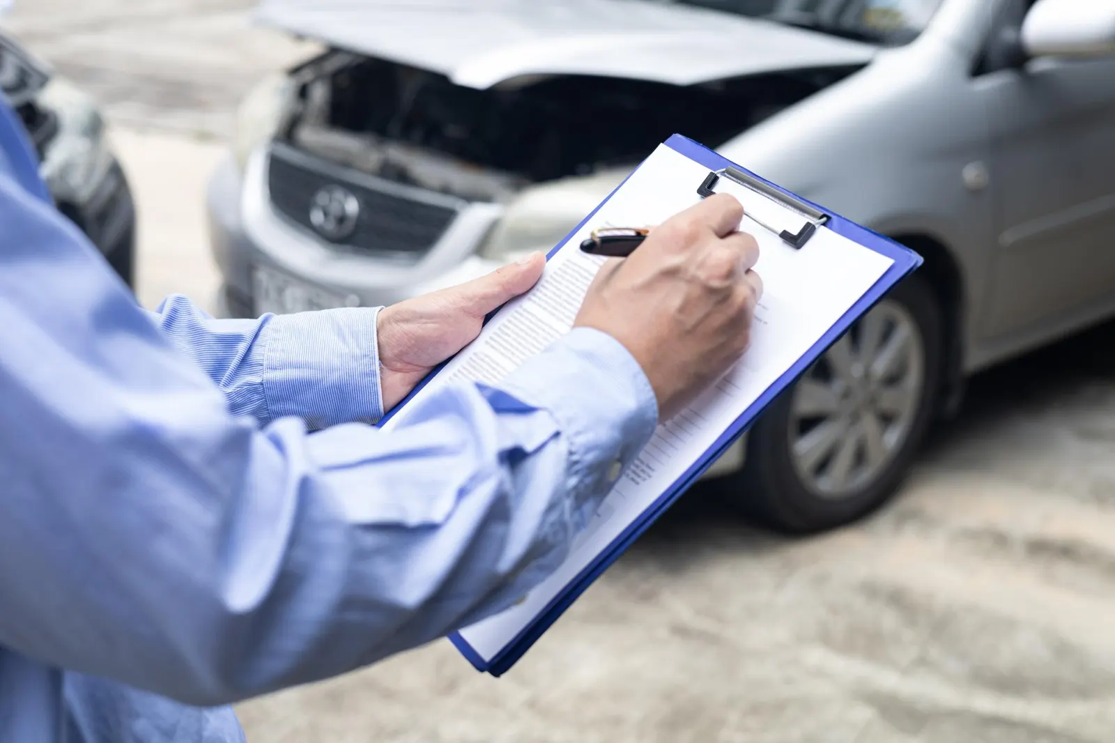 Compilazione dei documenti per la rottamazione di un'auto